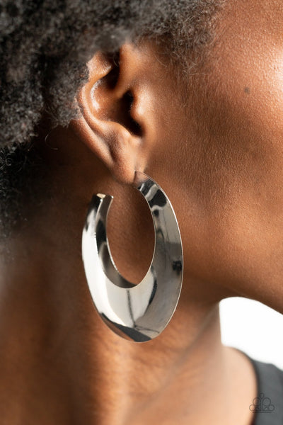 Going OVAL-board - Silver - Paparazzi Jewelry