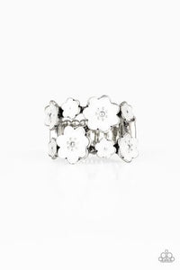 Floral Crowns White - Paparazzi Ring